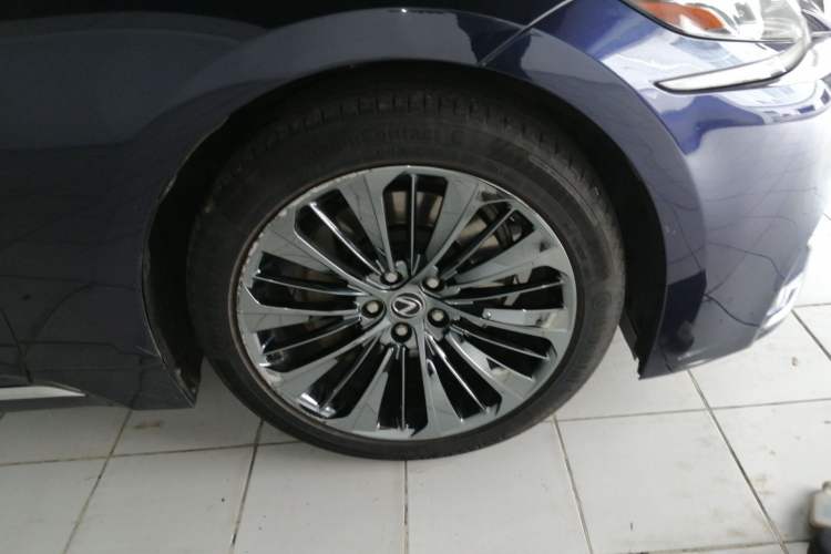 Used Lexus LS 2018 500h Executive Edition China VI Right Front Wheel Hub