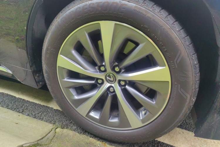 Used Lexus LS 2018 500h Premier Edition China V Standard Right Front Wheel Hub