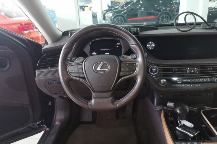 Used Lexus LS 2018 500h Premier Edition China V Standard Steering Wheel
