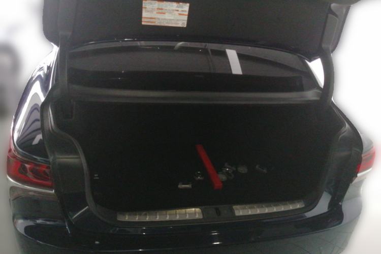 Used Lexus LS 2018 500h Executive Edition China VI Trunk