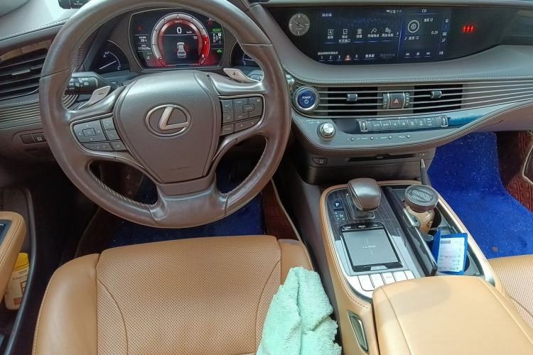 Used Lexus LS 2018 500h Premier Edition China V Standard Center Console