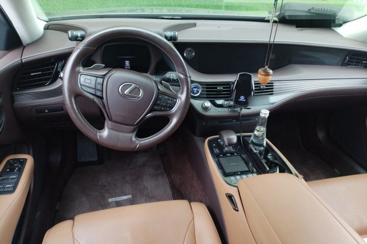 Used Lexus LS 2018 500h Premier Edition China V Standard Center Console