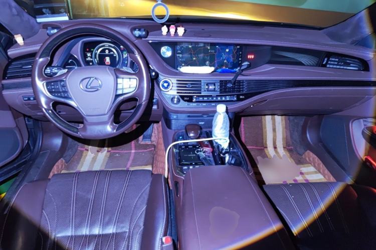 Used Lexus LS 2018 500h Luxury Edition China V Standard Center Console