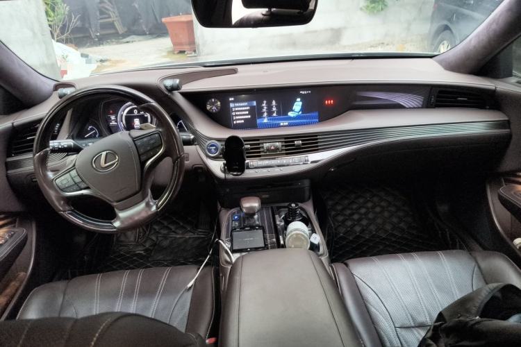 Used Lexus LS 2018 500h Luxury Edition China V Standard Center Console