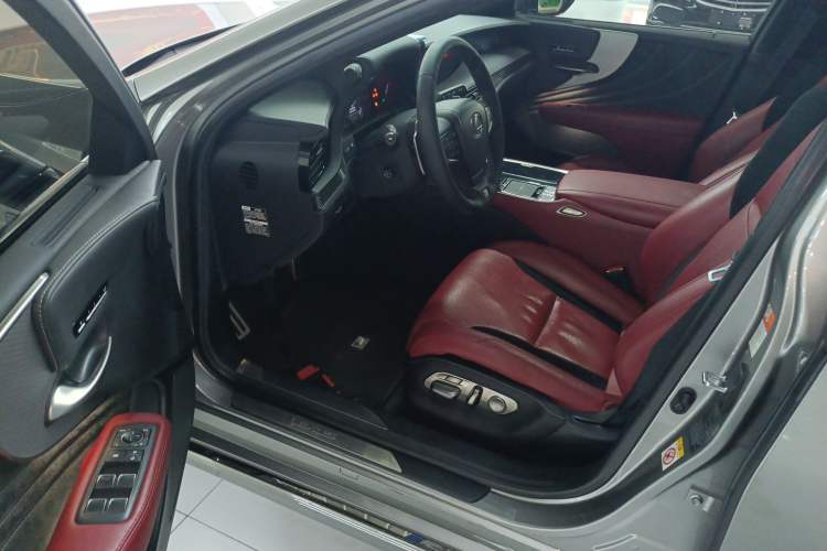 Used Lexus LS 2018 500h F SPORT China VI Driver Seat