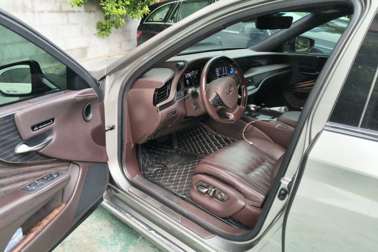 Used Lexus LS 2018 500h Luxury Edition China V Standard Driver Seat