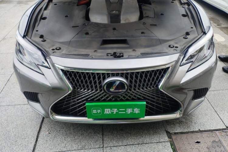 Used Lexus LS 2018 500h Premier Edition China V Standard Engine Bay