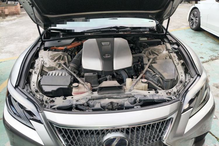 Used Lexus LS 2018 500h Luxury Edition China V Standard Engine Bay