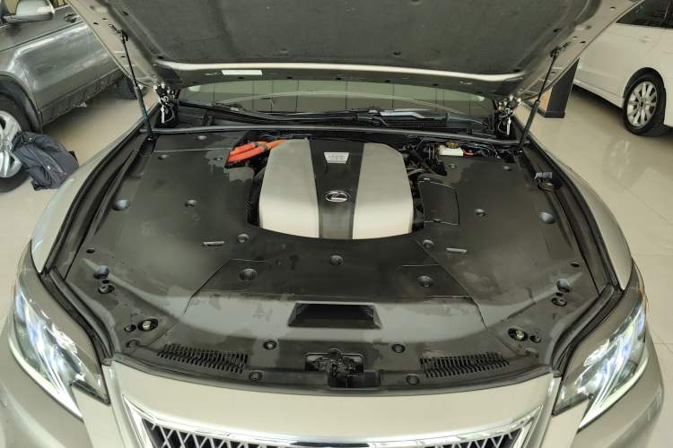 Used Lexus LS 2018 500h Excellence Edition China VI standard Engine Bay