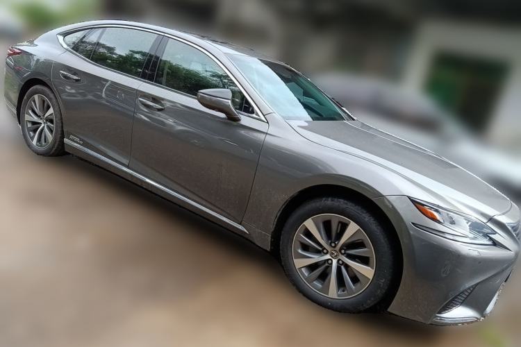 Used Lexus LS 2018 500h Premier Edition China V Standard Front Right 45 Deg
