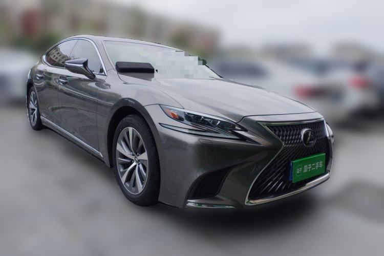 Used Lexus LS 2018 500h Premier Edition China V Standard Front Right 45 Deg