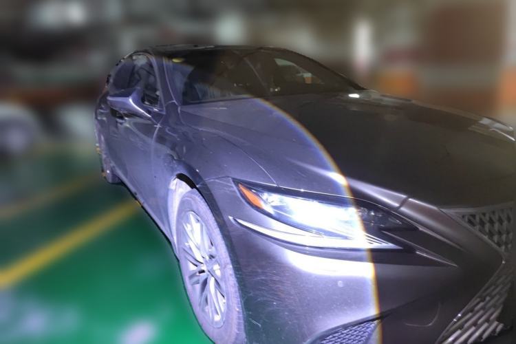 Used Lexus LS 2018 500h Luxury Edition China V Standard Front Right 45 Deg