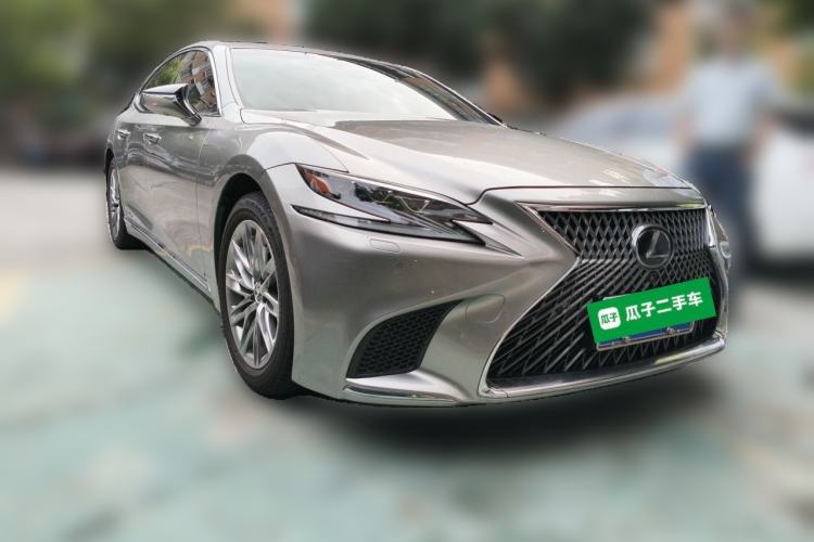 Used Lexus LS 2018 500h Luxury Edition China V Standard Front Right 45 Deg