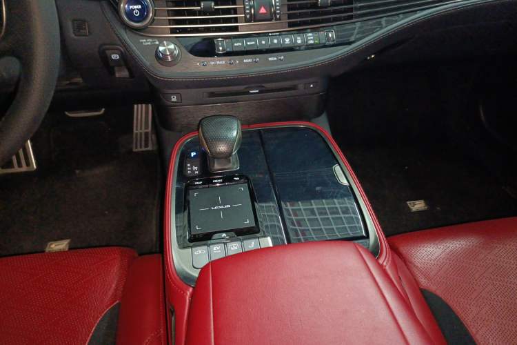 Used Lexus LS 2018 500h F SPORT China VI Gear Lever