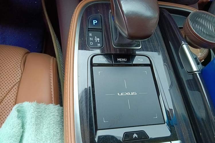 Used Lexus LS 2018 500h Premier Edition China V Standard Gear Lever