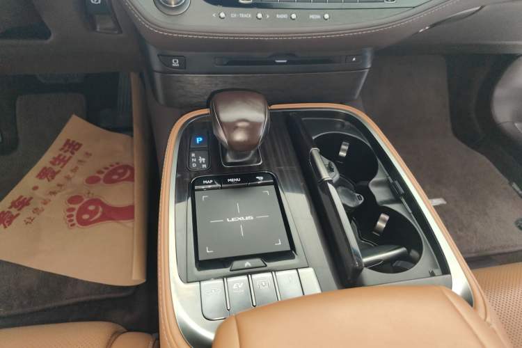 Used Lexus LS 2018 500h Excellence Edition China VI standard Gear Lever