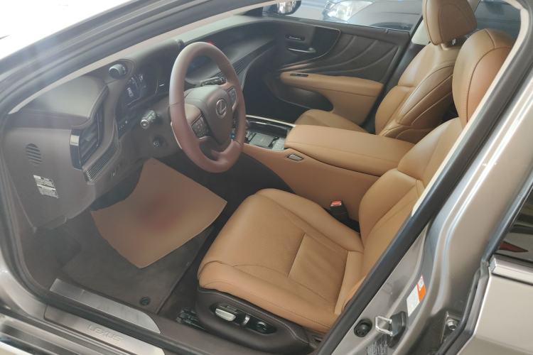 Used Lexus LS 2018 500h Excellence Edition China VI standard Left Front Seat