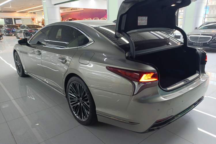 Used Lexus LS 2018 500h F SPORT China VI Rear Left 45 Deg