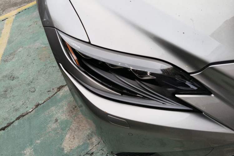 Used Lexus LS 2018 500h Luxury Edition China V Standard Right Front Headlight