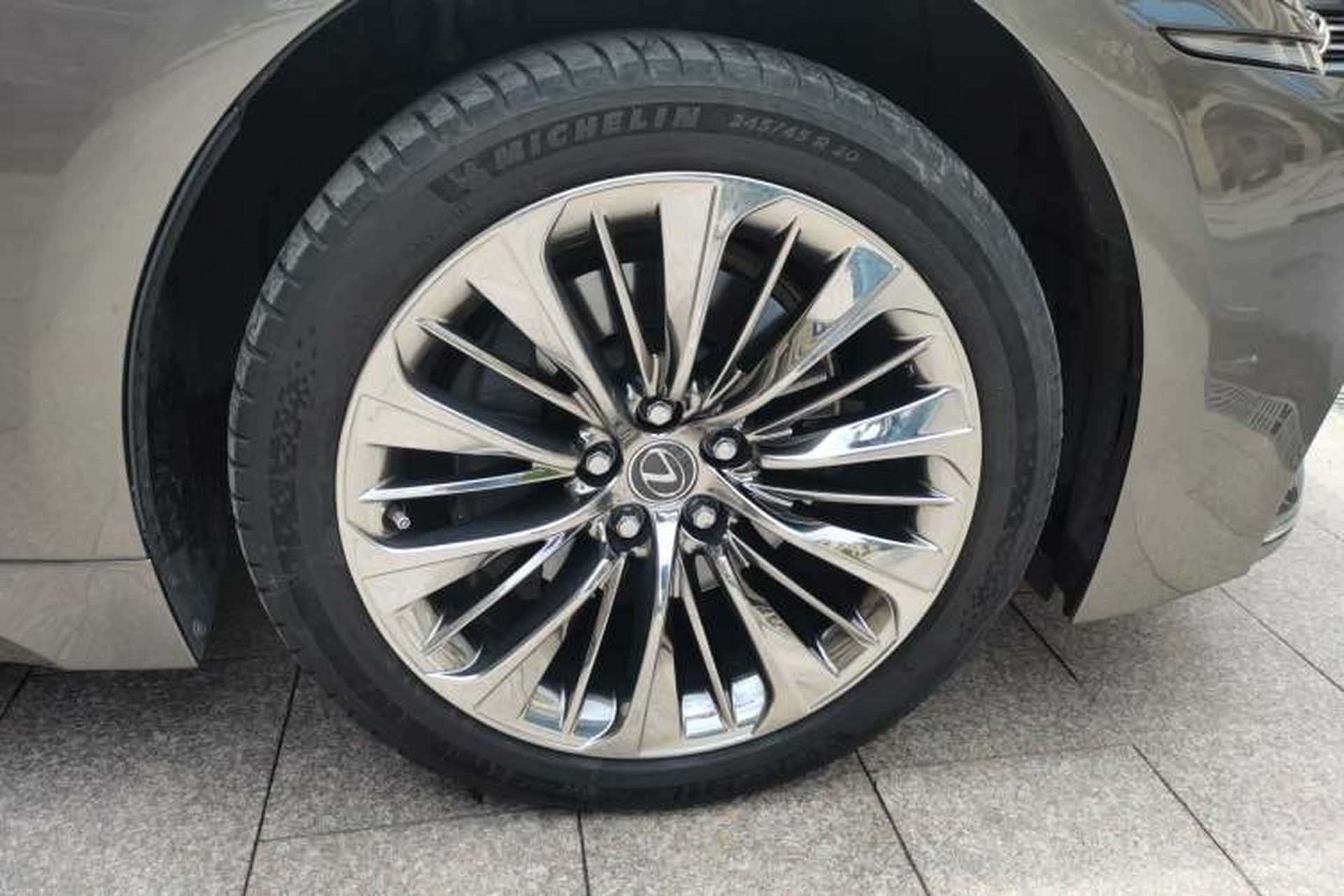 Used Lexus LS 2018 500h Executive Edition China V Standard Right Front Wheel Hub