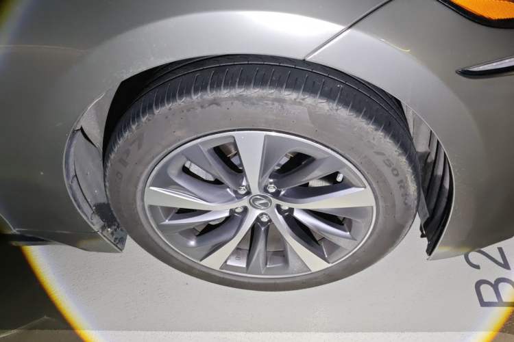 Used Lexus LS 2018 350 Excellence Edition China V Standard Right Front Wheel Hub