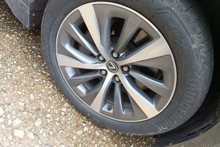 Used Lexus LS 2018 500h Premier Edition China V Standard Right Front Wheel Hub