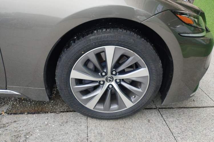 Used Lexus LS 2018 500h Premier Edition China V Standard Right Front Wheel Hub