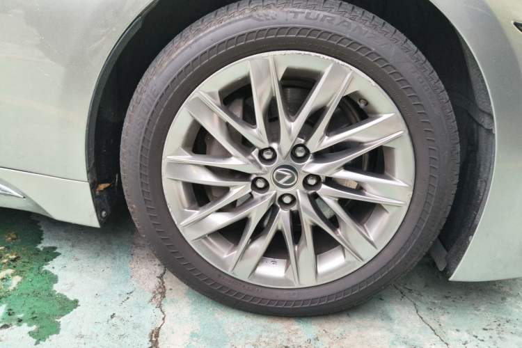 Used Lexus LS 2018 500h Luxury Edition China V Standard Right Front Wheel Hub