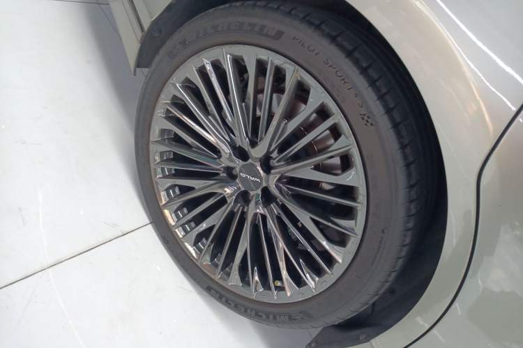 Used Lexus LS 2018 500h F SPORT China VI Right Rear Wheel Hub