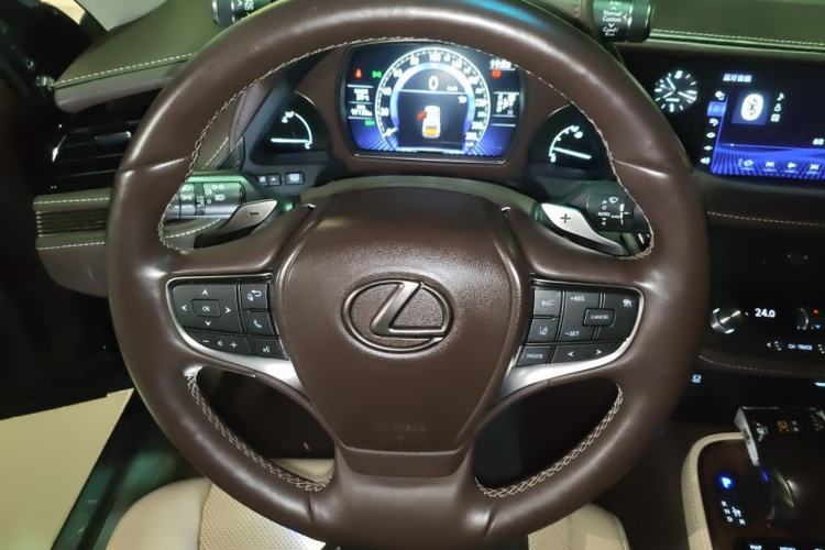 Used Lexus LS 2018 350 Excellence Edition China V Standard Steering Wheel