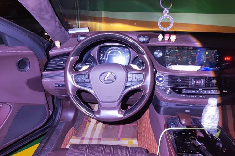 Used Lexus LS 2018 500h Luxury Edition China V Standard Steering Wheel