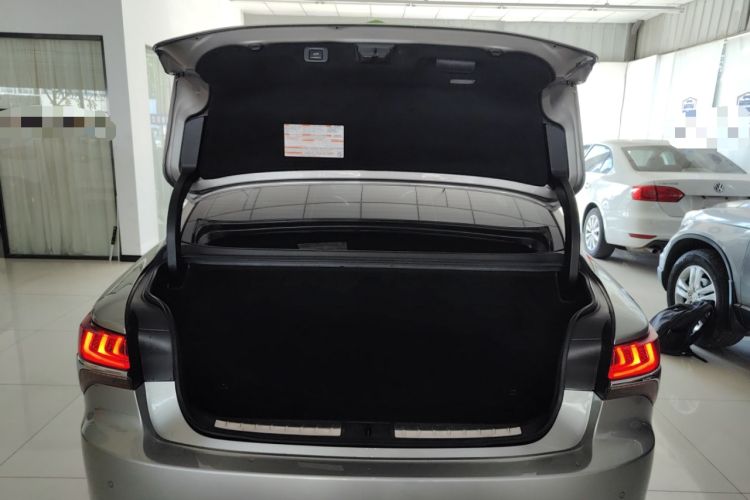 Used Lexus LS 2018 500h Excellence Edition China VI standard Trunk