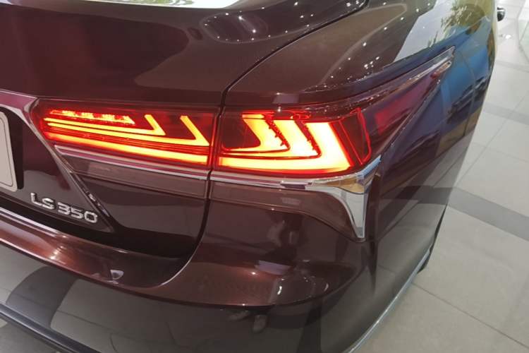 Used Lexus LS 2018 350 Excellence Edition China V Standard Right Rear Taillight