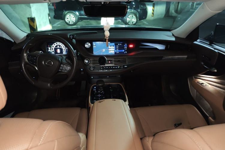 Used Lexus LS 2018 350 Excellence Edition China V Standard Center Console