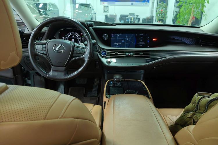 Used Lexus LS 2018 500h Premier Edition China V Standard Center Console