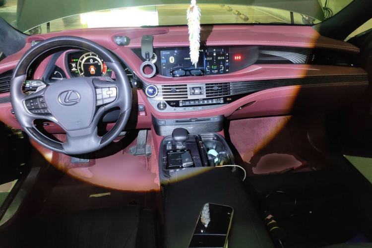 Used Lexus LS 2018 500h Executive Edition China V Standard Center Console