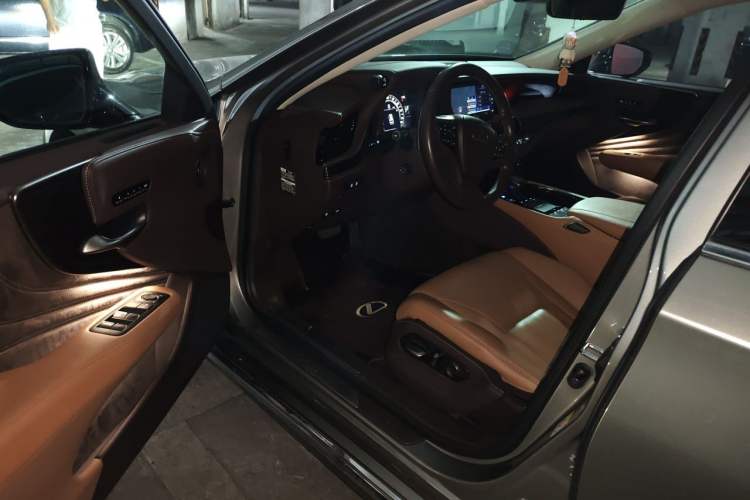 Used Lexus LS 2018 350 Excellence Edition China V Standard Driver Seat