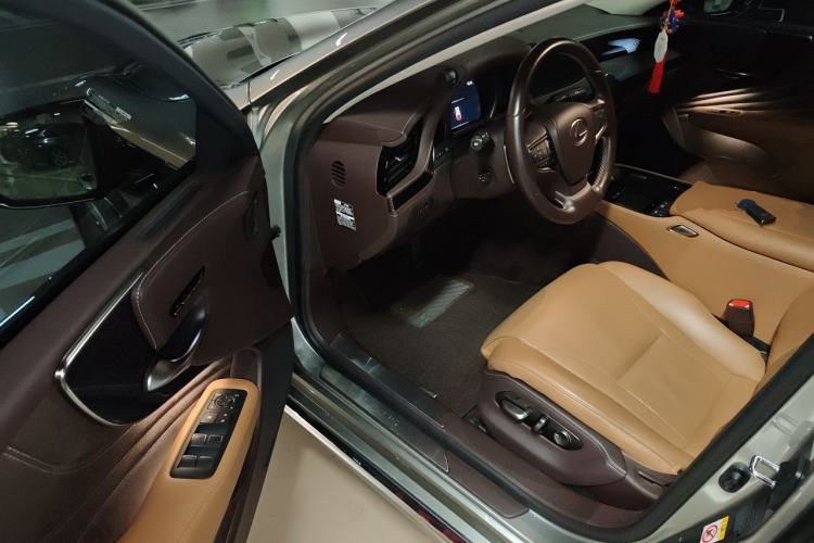 Used Lexus LS 2018 350 Excellence Edition China V Standard Driver Seat