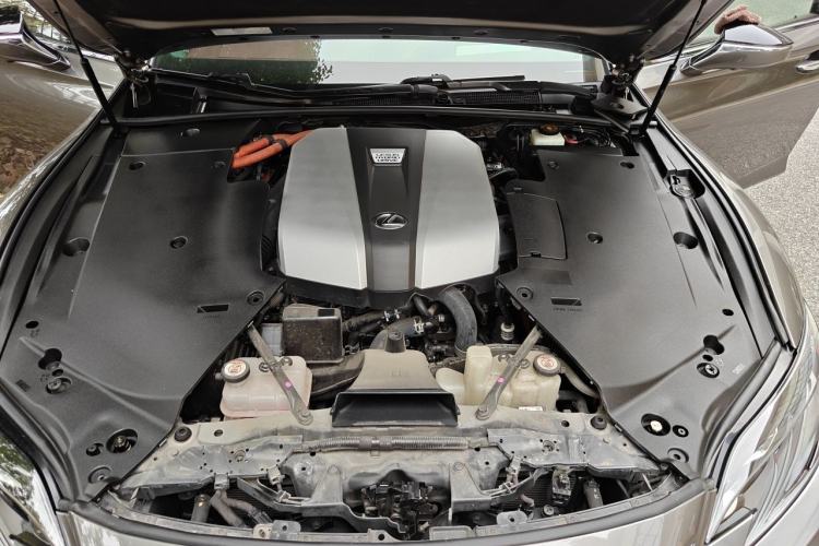 Used Lexus LS 2018 500h Executive Edition China VI Engine Bay
