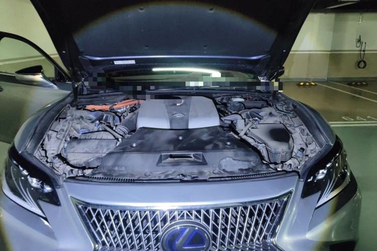 Used Lexus LS 2018 500h Executive Edition China V Standard Engine Bay