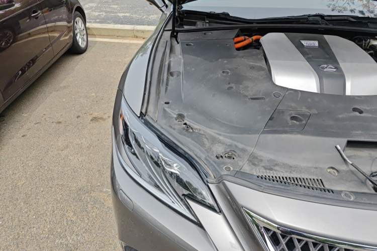 Used Lexus LS 2018 500h Executive Edition China VI Engine Bay Right