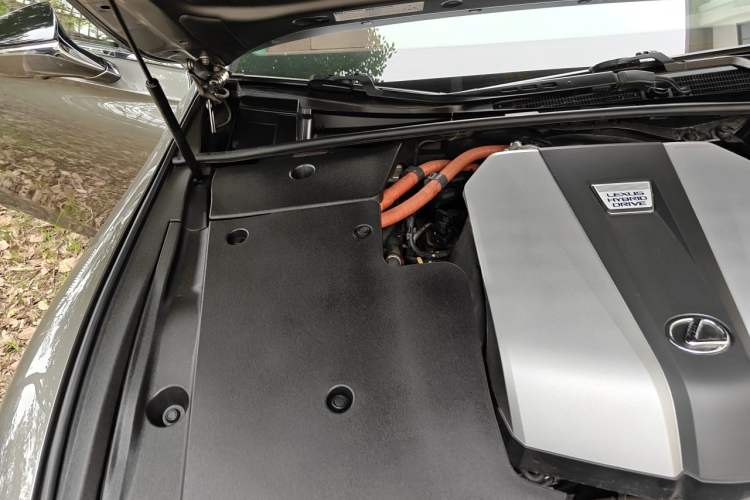 Used Lexus LS 2018 500h Executive Edition China VI Engine Bay Right