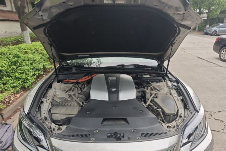 Used Lexus LS 2018 500h Premier Edition China V Standard Engine Bay