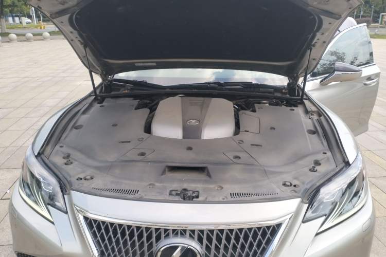 Used Lexus LS 2018 350 Excellence Edition China V Standard Engine Bay