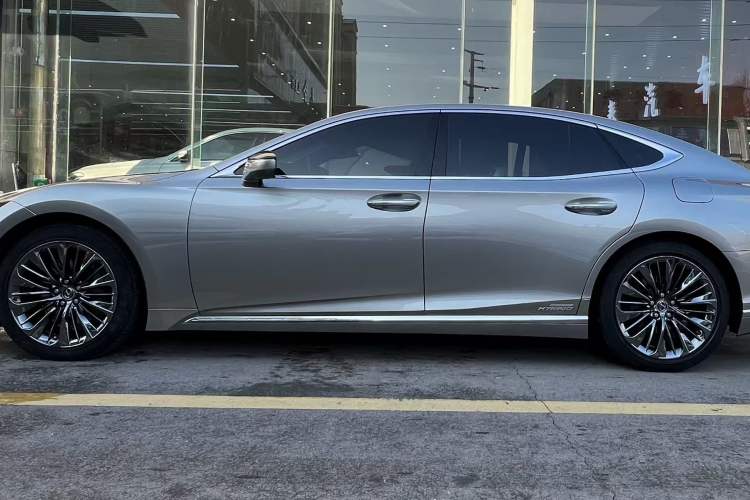 Used Lexus LS 2018 500h Luxury Edition China V Standard Exterior 2