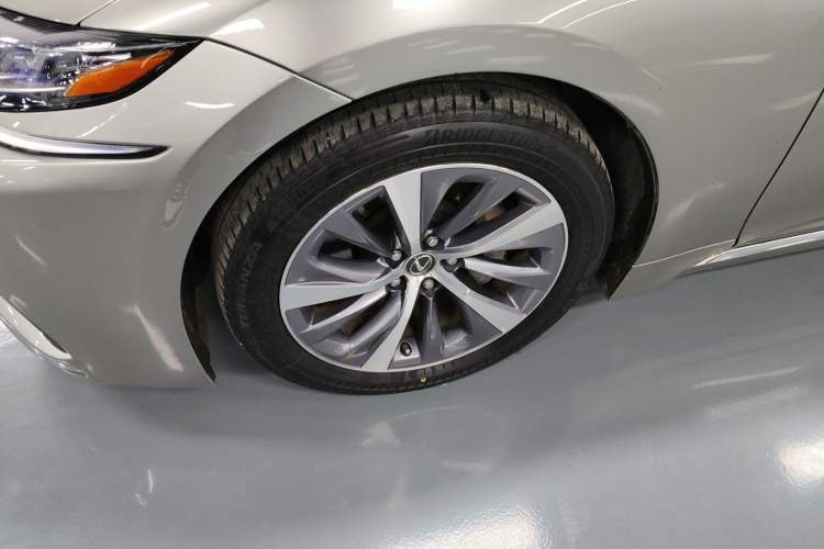 Used Lexus LS 2018 500h Premier Edition China V Standard Exterior 4