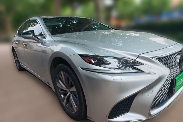 Used Lexus LS 2018 500h Premier Edition China V Standard Front Right 45 Deg