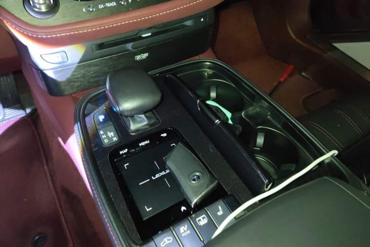 Used Lexus LS 2018 500h Executive Edition China V Standard Gear Lever