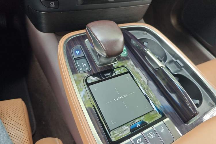 Used Lexus LS 2018 500h Premier Edition China V Standard Gear Lever