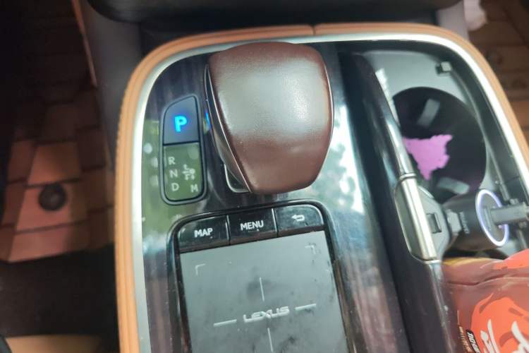 Used Lexus LS 2018 500h Premier Edition China V Standard Gear Lever